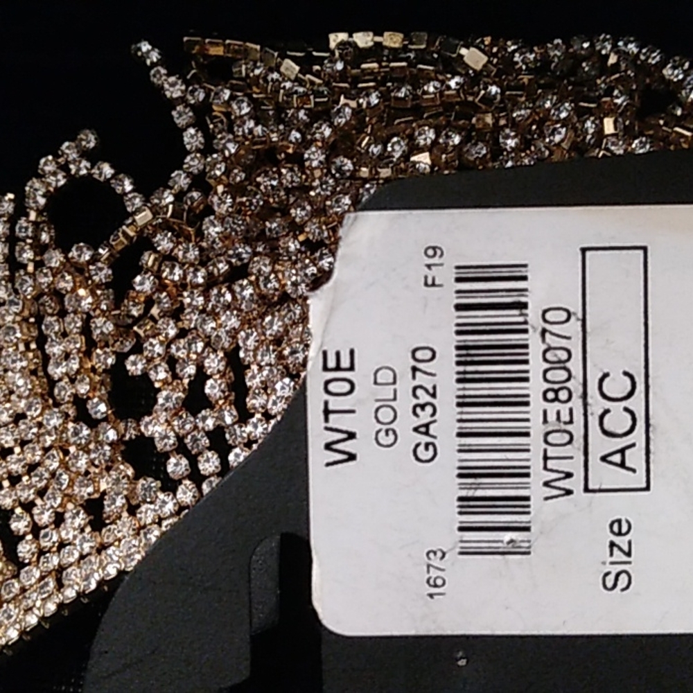 FASHIONABLE NECKLACE & MATCHING EARRINGS BY CHARLOTTE DANIEL & WALLET INCLUDED